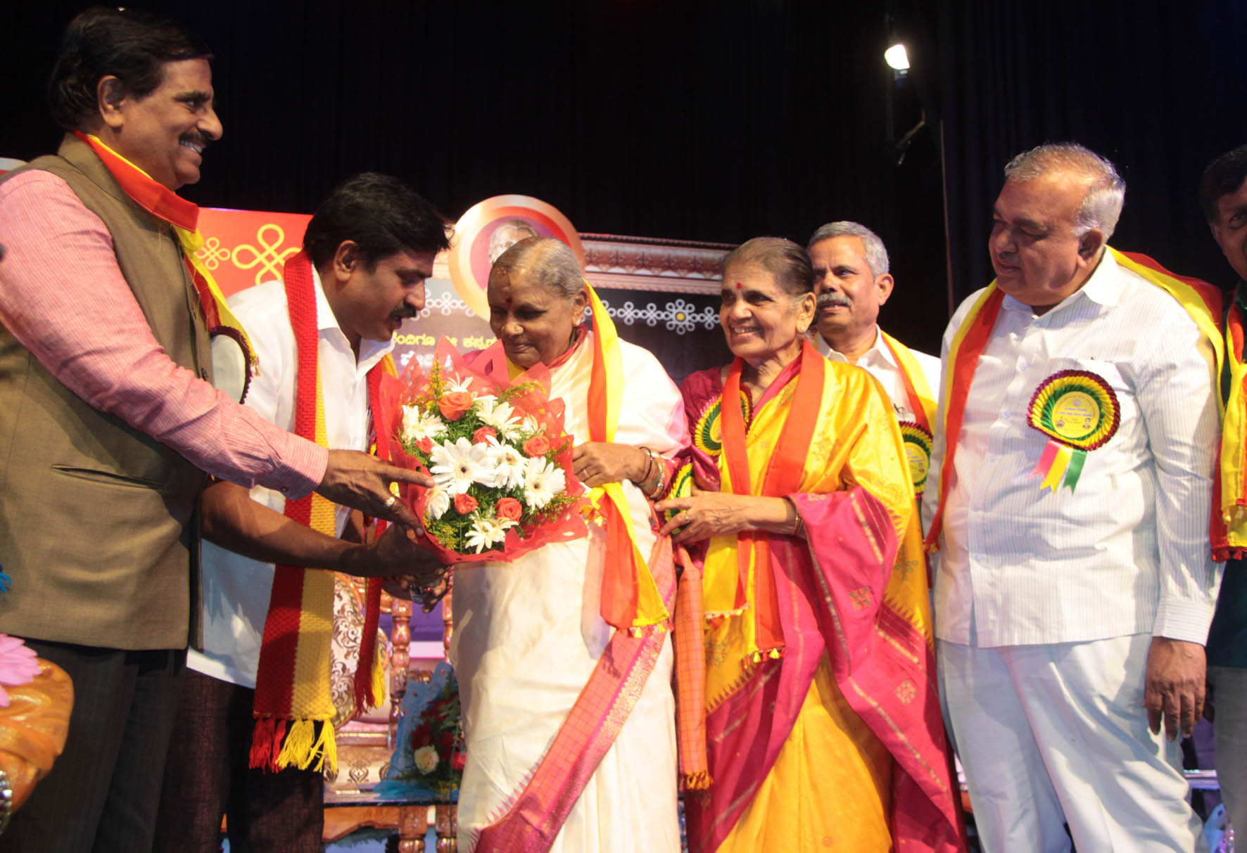 ಎಚ್.ಆಂಜನೇಯ, ಸಮಾಜ ಕಲ್ಯಾಣ ಸಚಿವ ನಾಡು, ನುಡಿಗೆ ಧಕ್ಕೆಯಾದಾಗ ಅನ್ಯಭಾಷಿಕರು ಕೈಜೋಡಿಸಲಿ